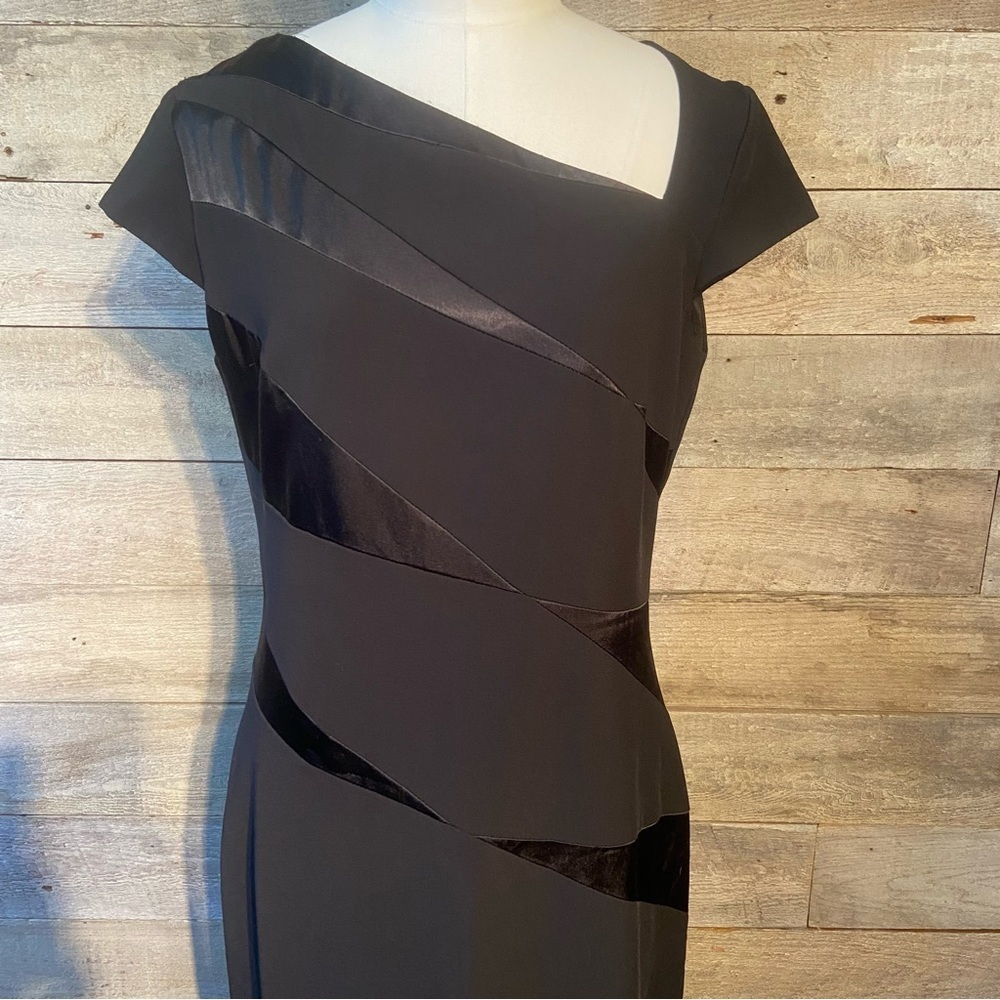 🇨🇦 Nueva women’s black asymmetrical cocktail pencil dress in size 8 - Picture 5 of 8